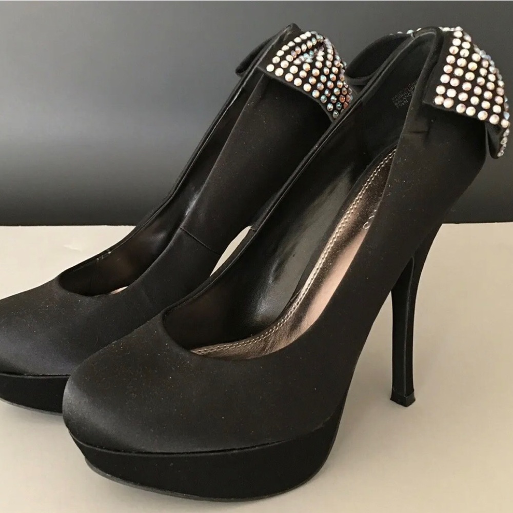 Bakers Heels Shoes Round Toe Platform Solid Black Studded Bow Satin-like 7.5M